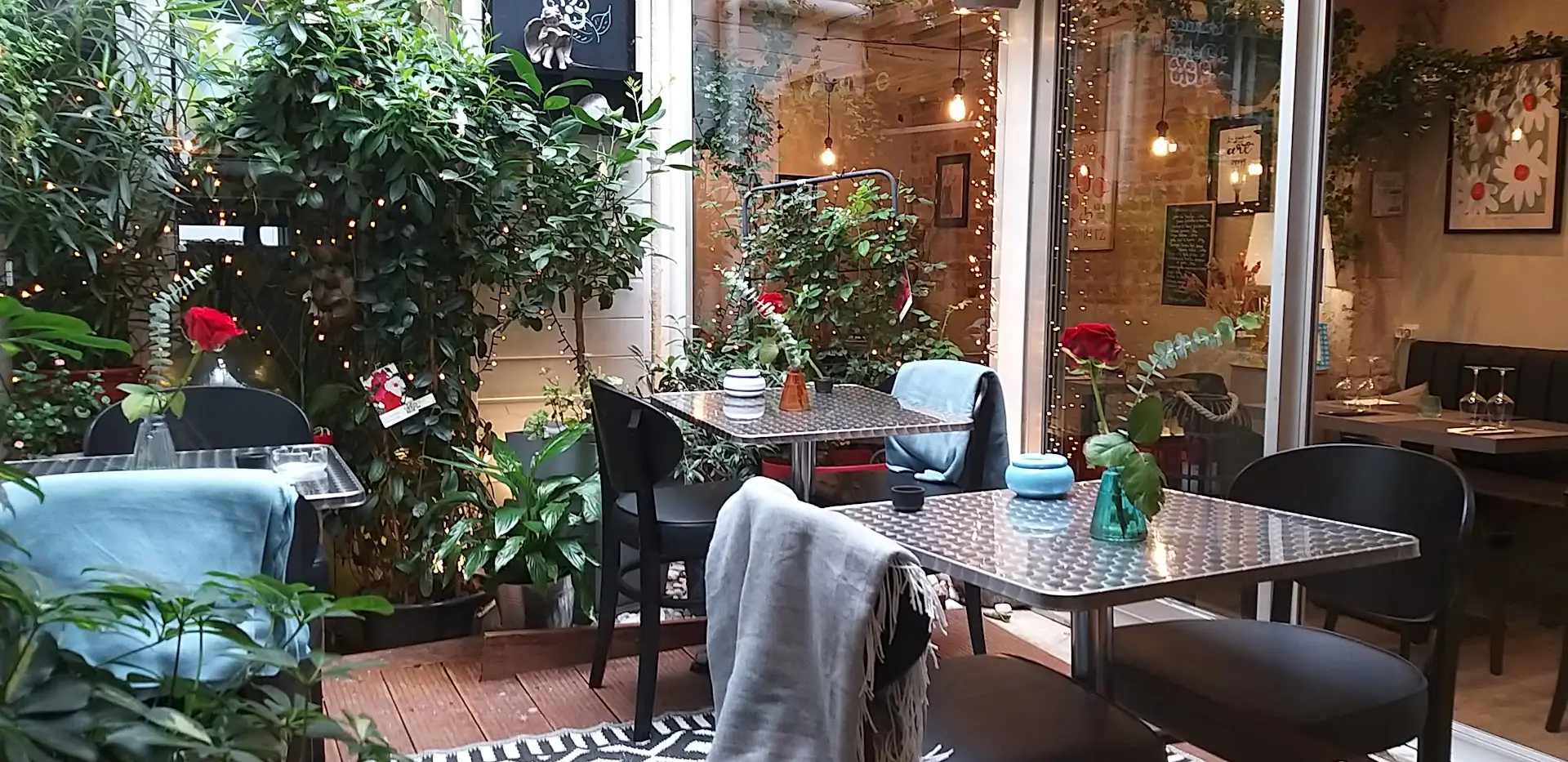 Salle chaleureuse de la brasserie Le Diplo, 28 rue Guillaume le Conquérant, dans le vieux Caen